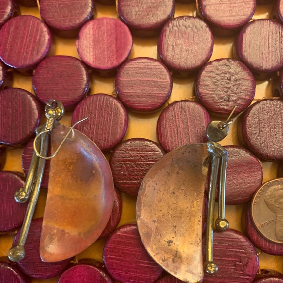 Hand painted vintage coral and gold earrings - Picture 3 of 3